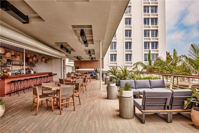 鄭州勃朗設計分享簡約自然風城市度假酒店戶外酒吧設計案例