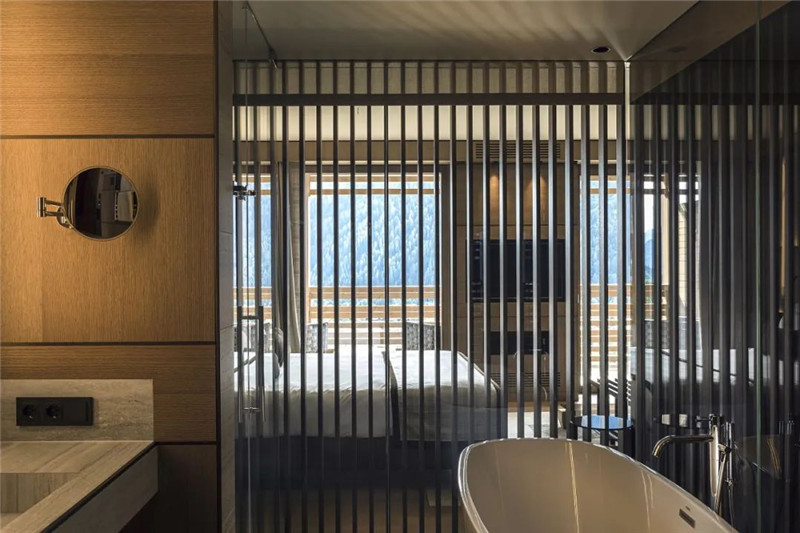 客房衛生間設計-當代奢華風Lefay Resort＆SPA Dolomiti設計賞析