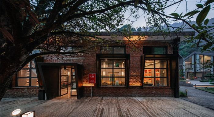 酒店酒吧設計-酷酷工業風成都1979精品度假酒店改造設計方案