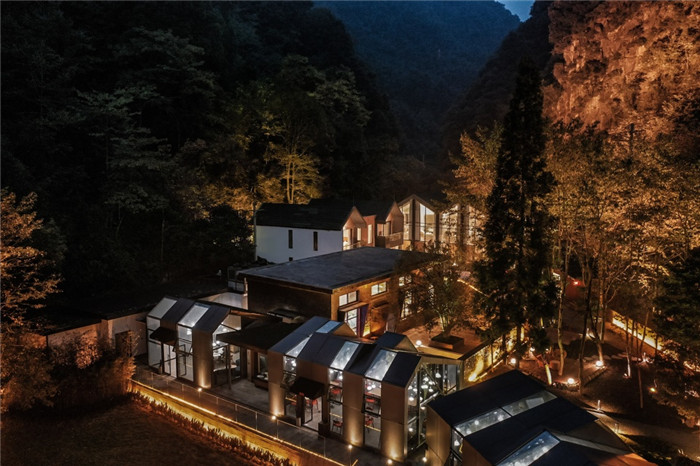 酒店夜景-酷酷工業風成都1979精品度假酒店改造設計方案